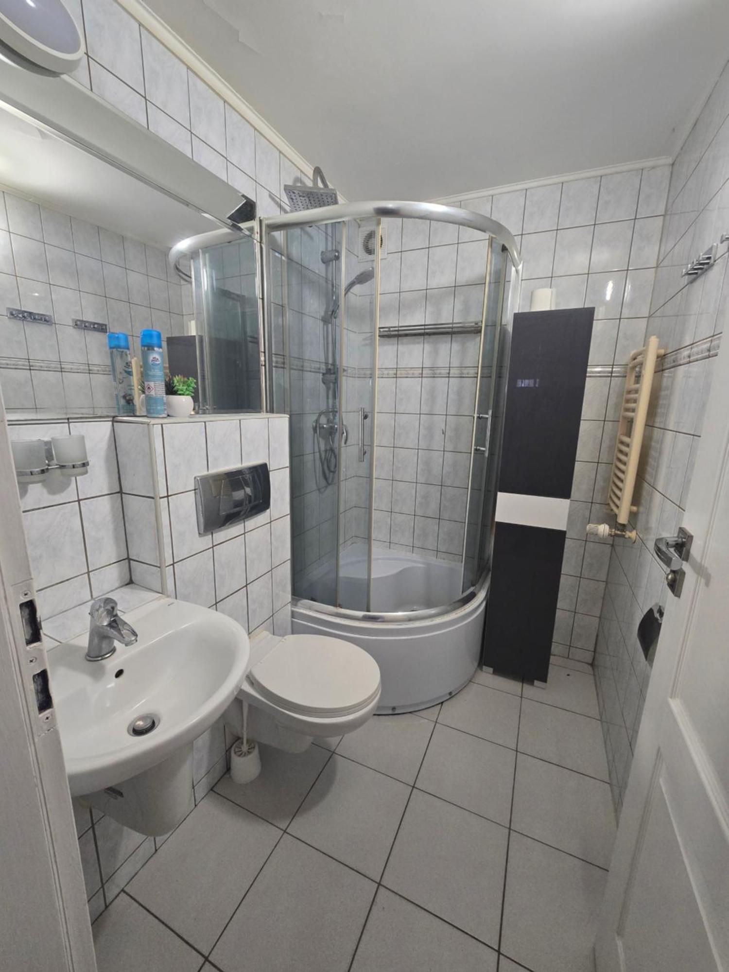 Hotel Dworek Wrocław Buitenkant foto