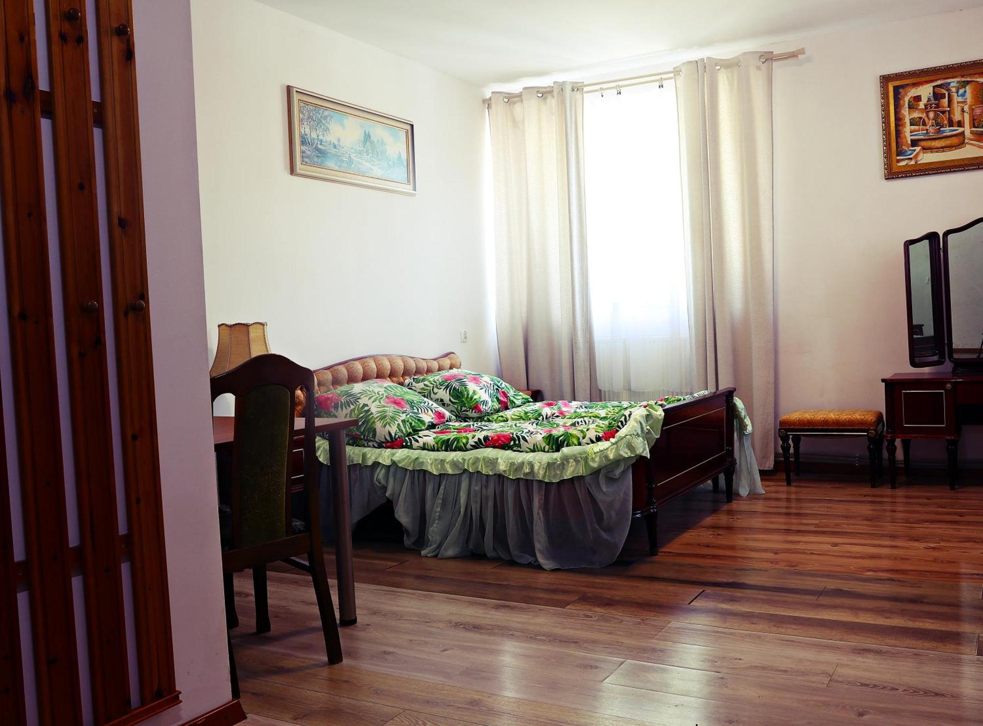 Hotel Dworek Wrocław Buitenkant foto
