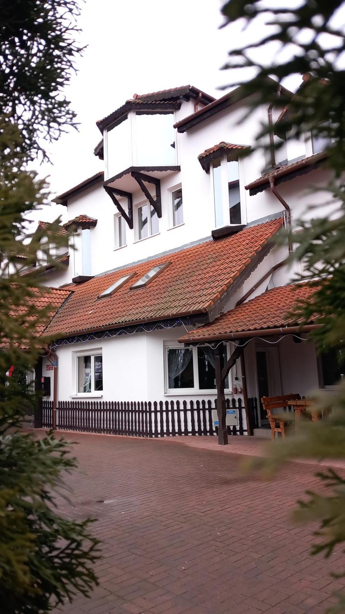 Hotel Dworek Wrocław Buitenkant foto